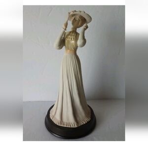 Victorian Lady Figurine Pucci Les Femmes Arnart 1988